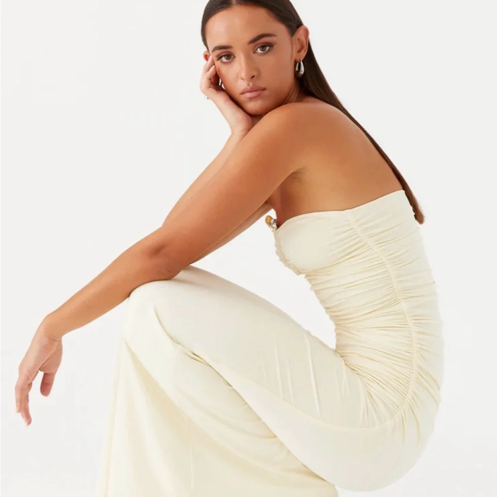 Elegant Cream Strapless Dress NWT - Picture 2 of 3